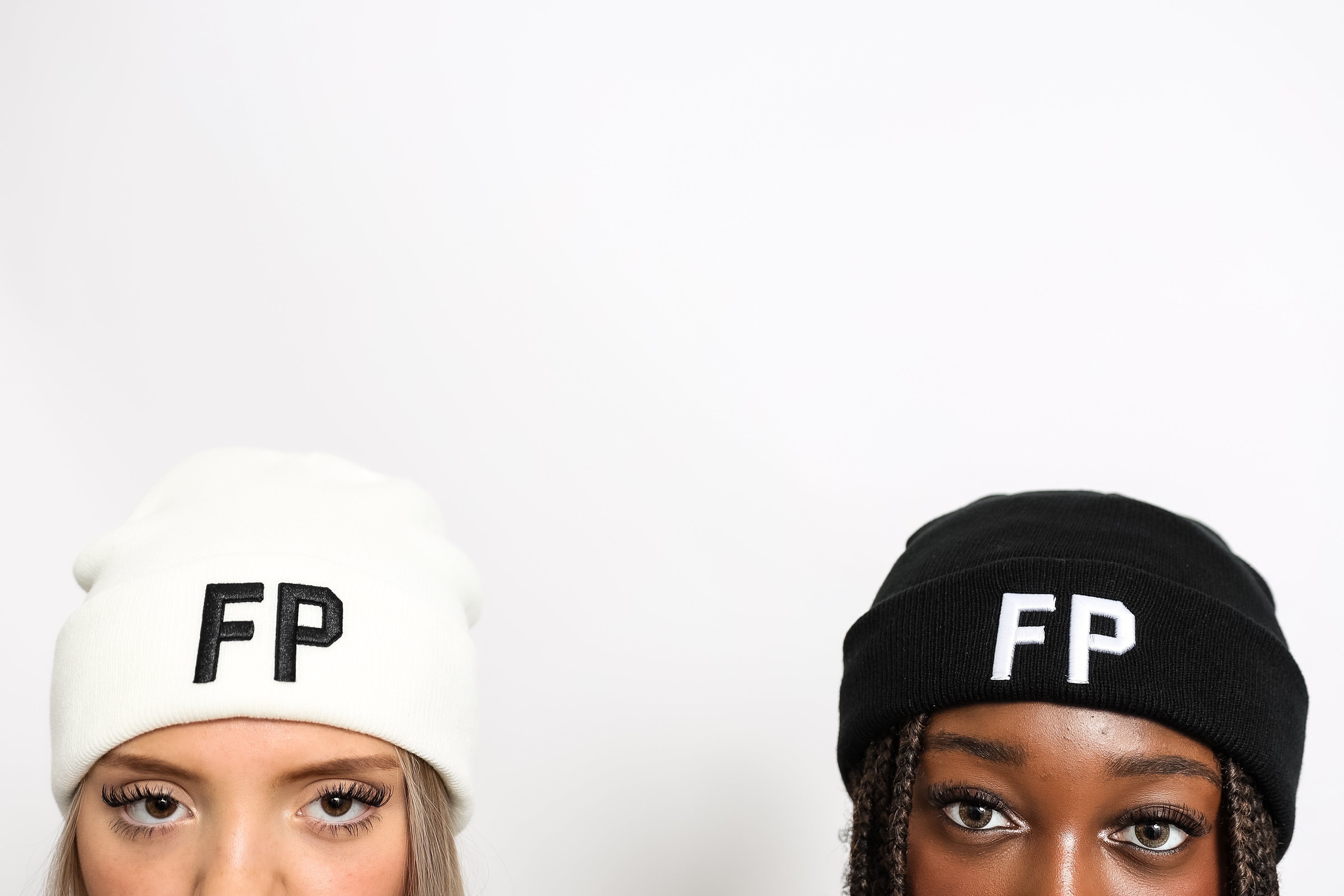 FP BLACK ON WHITE KNITTED BEANIE